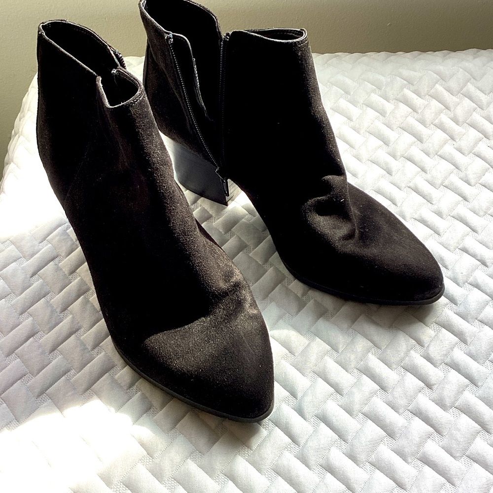 Dexflex Comfort Size 11W EUC
Elegant Black Ankle Boots